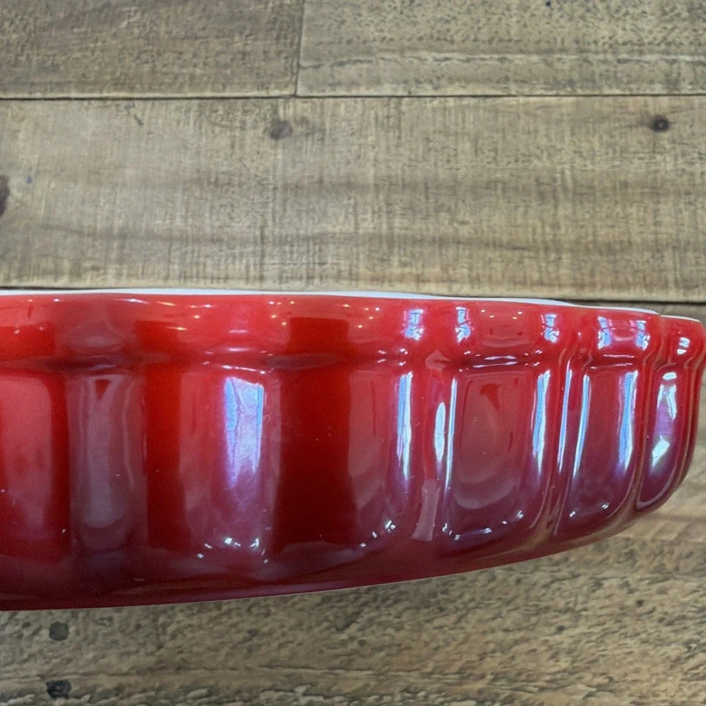Le Creuset Stoneware Fluted Flan /Pie Baking Dish 10